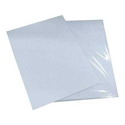 Duas folhas de papel branco, uma embalada em plástico transparente.