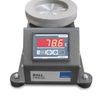 Prensa de bola com visor digital e estrutura cinzenta