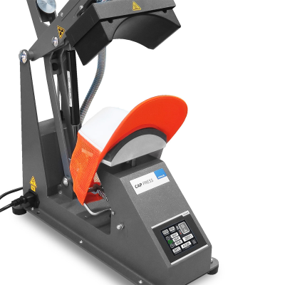 Prensa térmica com boné branco e laranja para personalização