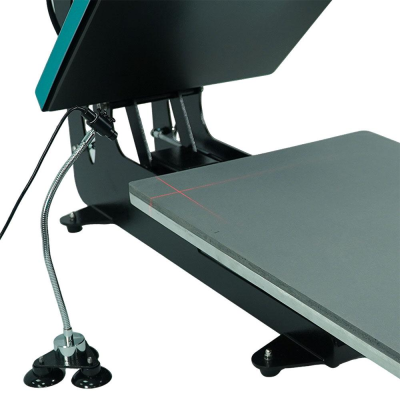 Mesa de prensa térmica preta com tampo cinza e guia laser vermelha