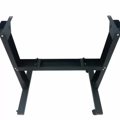 Estrutura metálica preta para suporte com quatro suportes verticais