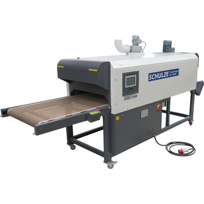 Máquina industrial Schulze para prensa térmica com correia transportadora e painel digital