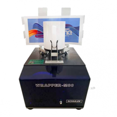 Máquina embaladora WRAPPER-M80 preta com parte superior branca e texto frontal