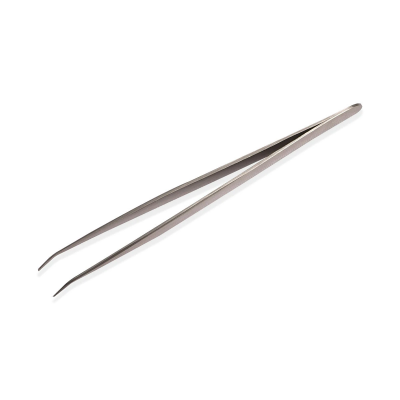 Pinça metálica fina com pontas curvadas em fundo branco
