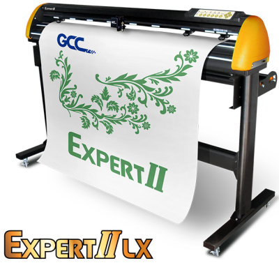 Impressora de grande formato preta com detalhes amarelos a imprimir papel com padrão floral verde e texto