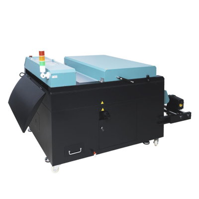 Máquina industrial preta e cinzenta com rodas e painel com símbolos de aviso amarelos