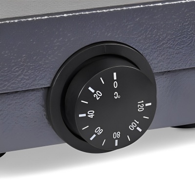 Botão rotativo preto com números brancos de 0 a 120 em superfície cinza