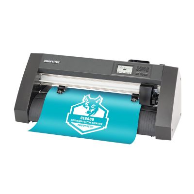 Plotter de corte Graphtec CE8000 a cortar vinil azul com logótipo de lobo