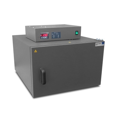 Forno de laboratório cinza escuro com painel digital e botão verde