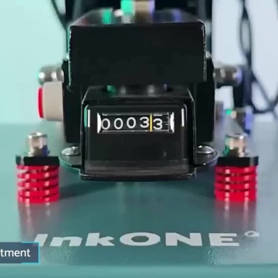 Máquina de prensa térmica com aquecimento e painel de controlo digital
