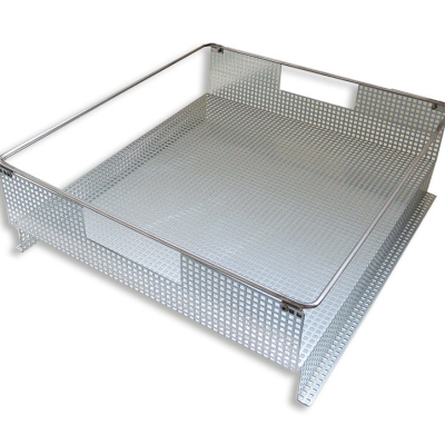 Cesta metálica quadrada com padrão de malha