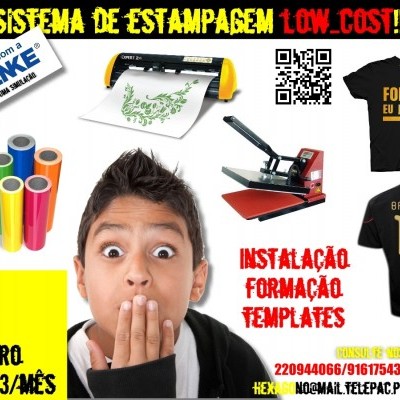 Cartaz promocional sistema de estampagem low cost com equipamentos, rolos coloridos, criança, t-shirts estampadas e texto em português