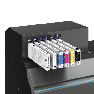 Impressora industrial preta com seis cartuchos de tinta coloridos visíveis