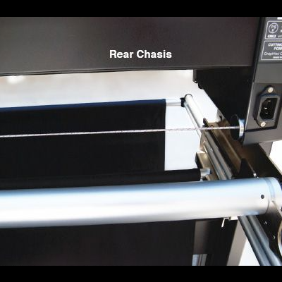 Plotter de recorte preto com partes metálicas prateadas e etiqueta visível