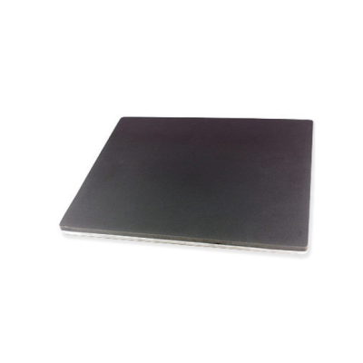 Placa quadrada preta com bordas brancas