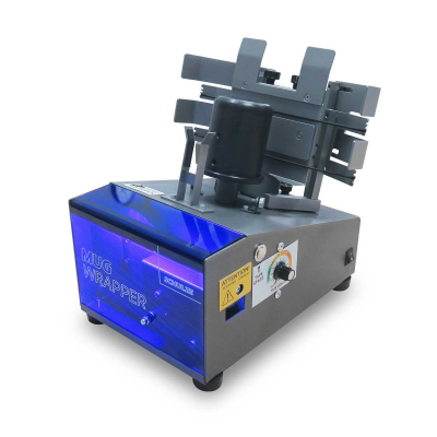 Máquina de embalagem para canecas com tampa azul translúcida e corpo cinza