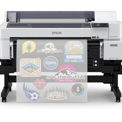 Impressora Epson SureColor T-Series a imprimir autocolantes coloridos