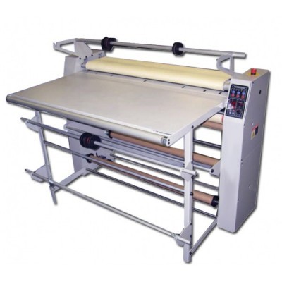 Máquina industrial de laminação com rolos e painel de controlo