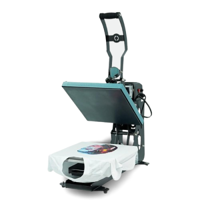 Máquina de prensa térmica preta a estampar t-shirt branca com desenho colorido