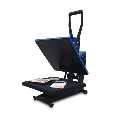 Prensa térmica azul e preta com alça preta e documentos em superfície acolchoada preta