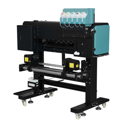 Impressora industrial grande com recipientes de tinta coloridos e rodas