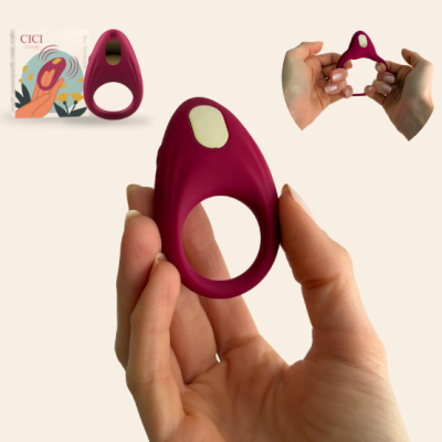 Anel vibratório vinho com botão branco segurado por mãos