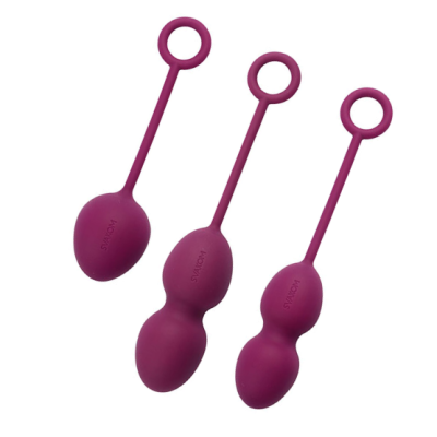 Três bolas de exercício em silicone roxas com alças circulares e texto SVAKOM.