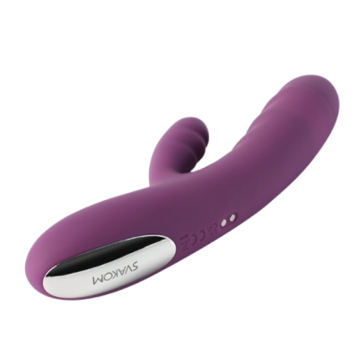 Vibrador roxo com detalhe prateado e dois botões, sobre fundo branco.