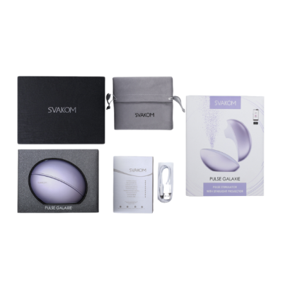 Produto SVAKOM Pulse Galaxie com embalagem, dispositivo roxo, bolsa, caixa, manual e cabo