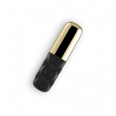 Produto preto texturizado com acabamento dourado