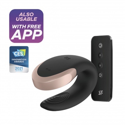 Dispositivo eletrônico preto e dourado com controle remoto preto e selo CES Innovation Awards 2021