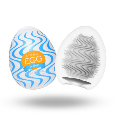 Produto em forma de ovo azul e branco com texto EASY BEAT EGG WIND e interior ondulado cinzento