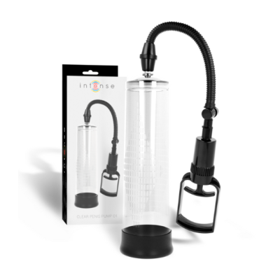 Bomba de vácuo transparente com mangueira e punho pretos junto à embalagem.