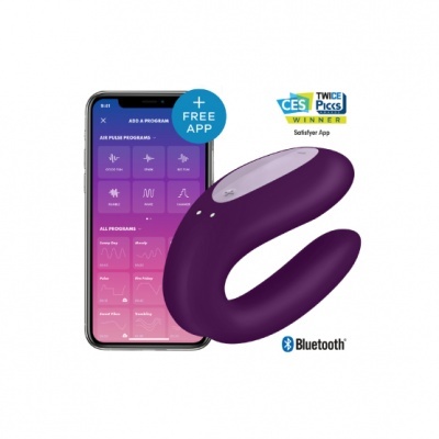 Dispositivo roxo em forma de U com smartphone que mostra app de controlo com texto promocional e ícones.