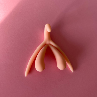 Objeto tridimensional rosa macio sobre fundo rosa