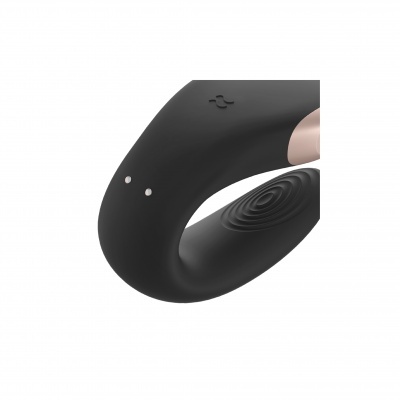 Dispositivo preto de silicone com detalhes dourados e textura circular