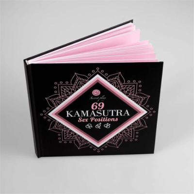 Livro '69 KAMASUTRA Sex Positions' com capa preta e detalhes rosa, aberto mostrando páginas cor-de-rosa.