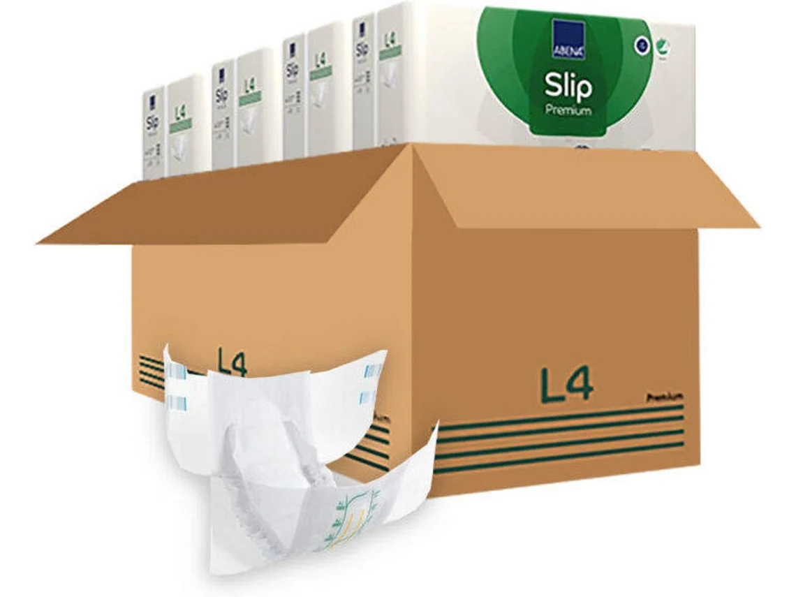 Caixa aberta com embalagens de fraldas ABC Skins Slip Premium e uma fralda exposta
