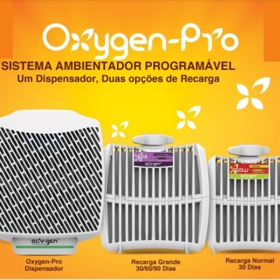 Sistema ambientador Oxygen-Pro com dispensador e duas recargas em fundo laranja