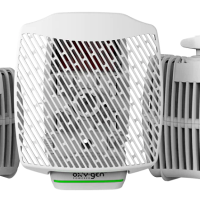 Três purificadores de ar brancos da marca OXYGEN com design de grelha diagonal quadriculada