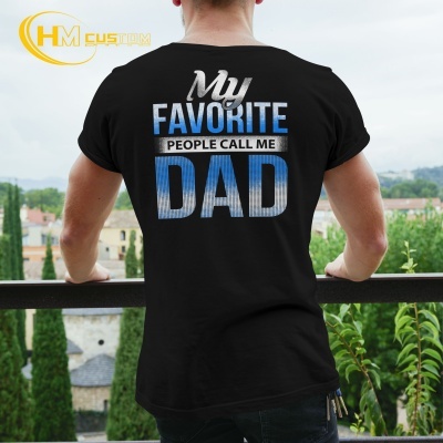 Camisola preta com texto azul e branco nas costas 'My FAVORITE PEOPLE CALL ME DAD'