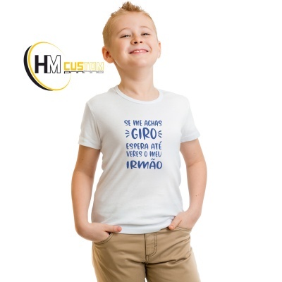 https://www.hmcustomprinting.pt/product/t-shirt-se-me-achas-giro-a-espera-ate-veres-o-meu-irmao