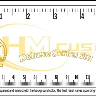 Régua de medição branca com texto amarelo e preto e marcações em polegadas