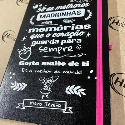 https://www.hmcustomprinting.pt/product/bloco-notas-a5-personalizado-so-as-melhores-madrinhas-criam-memorias-que-o-coracao-guarda-para-sempre