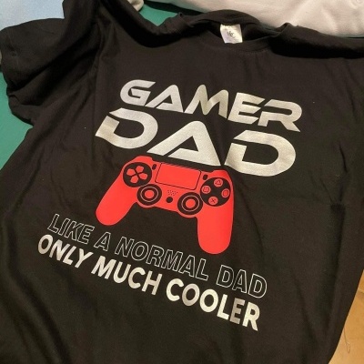 https://www.hmcustomprinting.pt/product/gamer-dad-like-a-normal-dad-only-much-cooler
