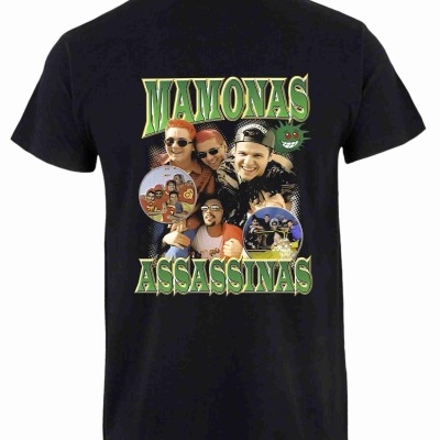 T-shirt preta com estampado colorido do grupo Mamonas Assassinas.