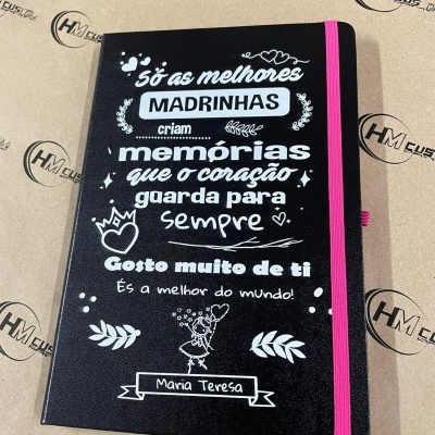 https://www.hmcustomprinting.pt/product/bloco-notas-a5-personalizado-so-as-melhores-madrinhas-criam-memorias-que-o-coracao-guarda-para-sempre
