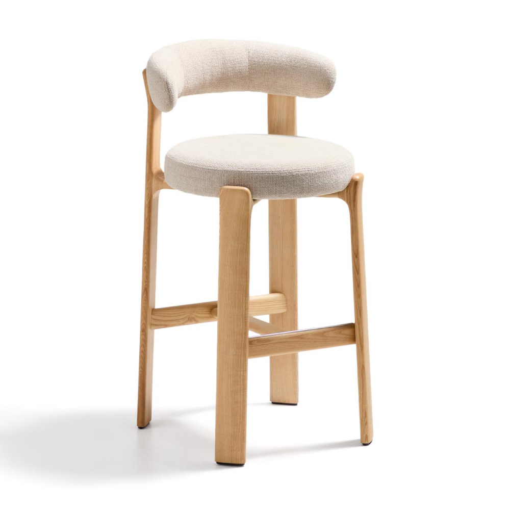 Cadeira alta madeira de freixo estofada bege Grani Banco alto de madeira clara com assento e encosto estofados em tecido bege