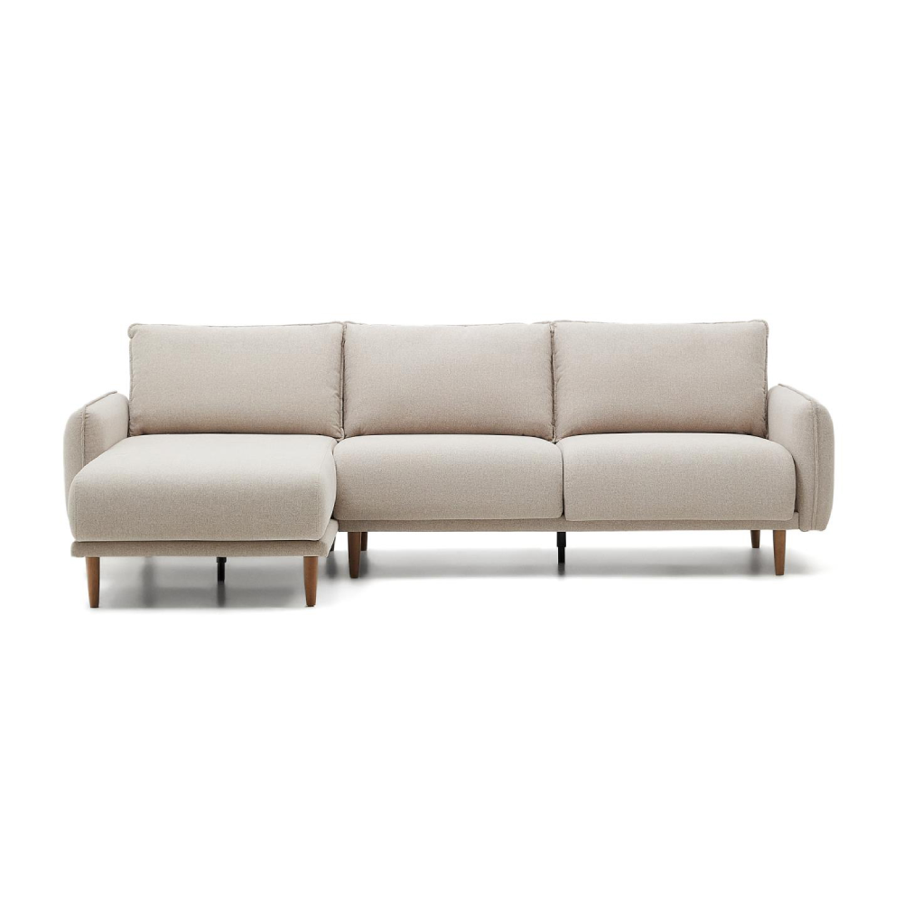 Sofá estofado bege com chaise longue direita/esquerda Karla Sofá em tecido bege com chaise longue, pernas de madeira