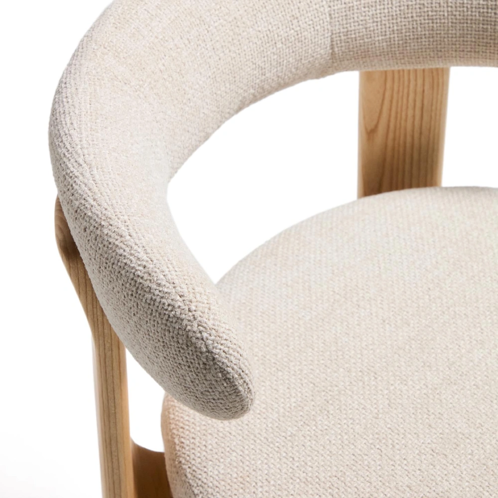 Cadeira alta madeira de freixo estofada bege Grani Cadeira bege de tecido com estrutura de madeira clara